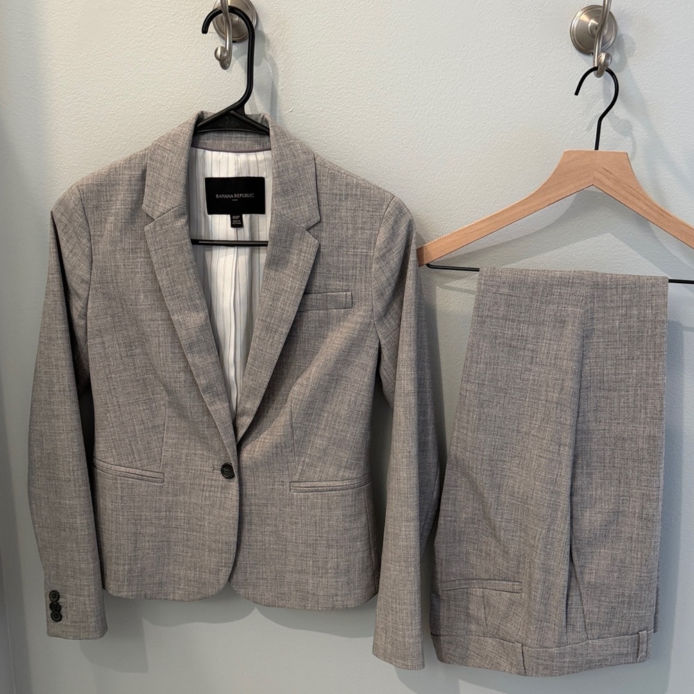 Banana Republic Women’s pant suit